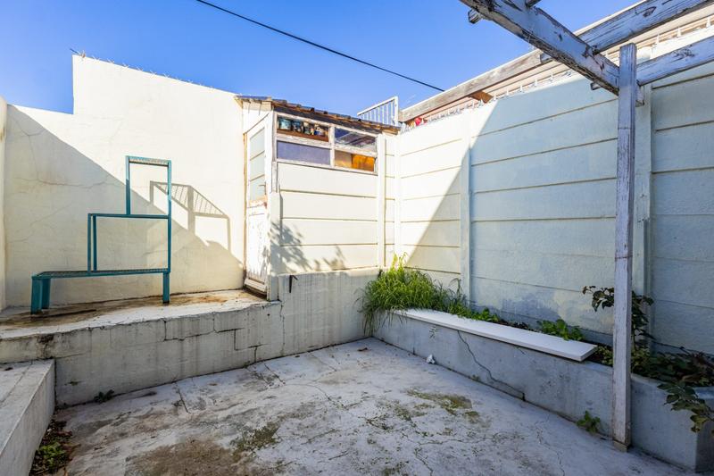 1 Bedroom Property for Sale in Woodstock Western Cape